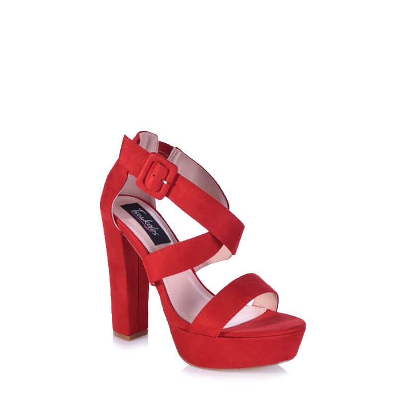 Aldash porno bilan mushuk ichida Gozallik olatdan spermani yalaydi