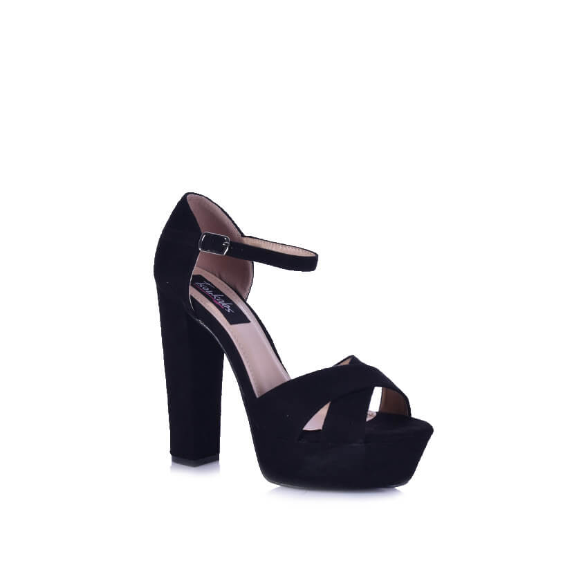 Rus pornosi: ayollar erkaklarni xoroz emishga majbur qiladi Eng yaxshi porno aktrisalar