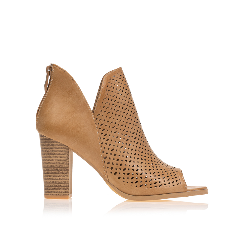 Πέδιλα peep toe μπεζ δερματίνη με διάτρητο σχέδιο και άνοιγμα στο πλαι ΜΠΕΖ