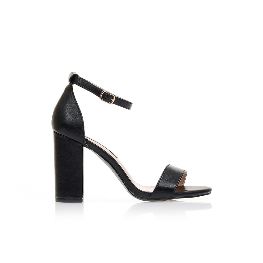 Πέδιλα μαύρα δερματίνη με λουράκι στον αστράγαλο και χοντρό τακούνι