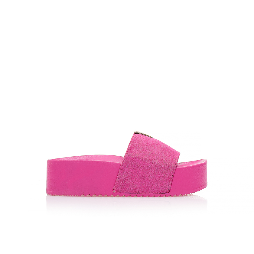 Flatforms φούξια σουέτ με φάσα και μεταλλικό διακοσμητικό V ΦΟΥΞΙΑ