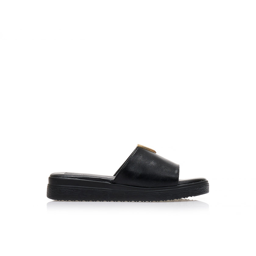 Flatforms μαύρα δερματίνη με χρυσή αγκράφα στη φάσα σε σχέδιο V ΜΑΥΡΟ