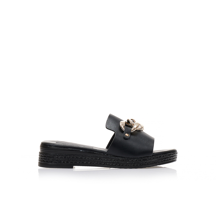 Flatforms μαύρα δερματίνη με αγκράφα στη φάσα ΜΑΥΡΟ