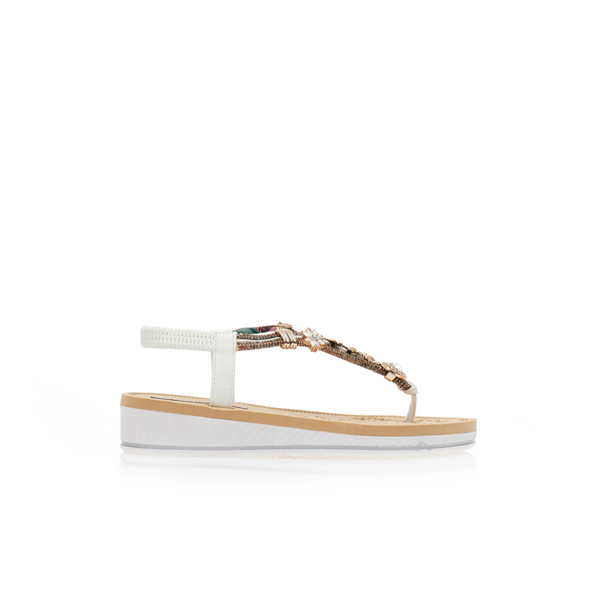 Σανδάλια λευκά δερματίνη με μεταλλικά διακοσμητικά και στρας ΛΕΥΚΟ
