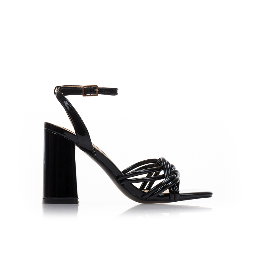 Πέδιλα μαύρα λουστρίνι με πολλαπλά λουράκια στην φάσα ΜΑΥΡΟ