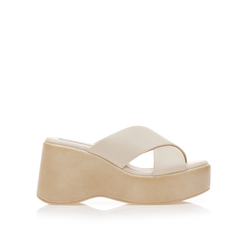 Πλατφόρμες μπεζ δερματίνη με χιαστί φάσα ΜΠΕΖ