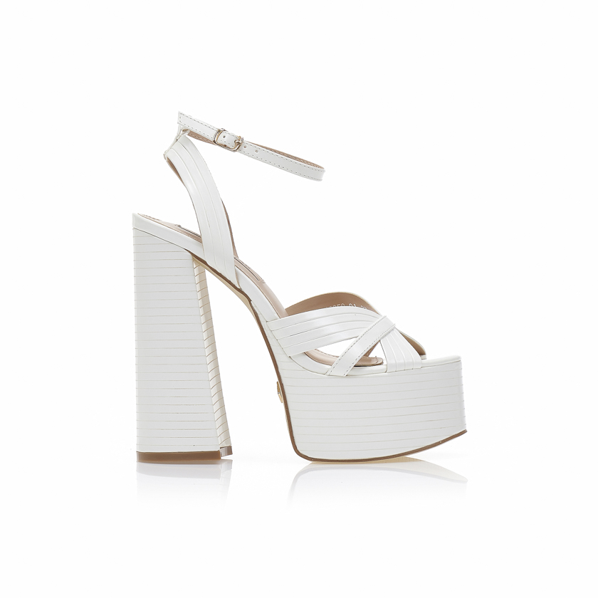 Πέδιλα TSOUKALAS λευκά λουστρίνι με φιάπα και ιδιαίτερη φάσα ΛΕΥΚΟ