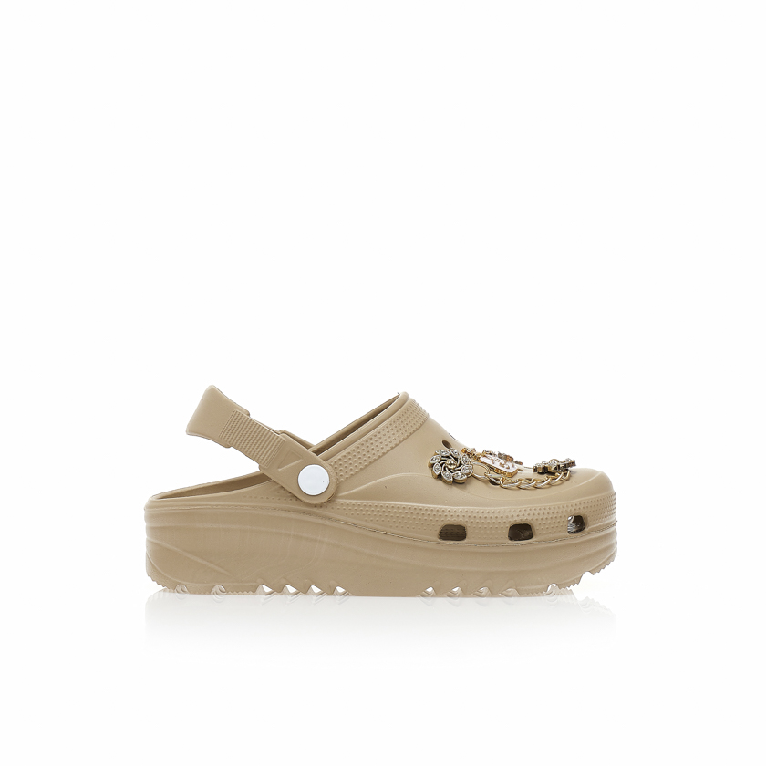 Παντόφλες σαμπό μπεζ λάστιχο με χρυσά διακοσμητικά ΜΠΕΖ