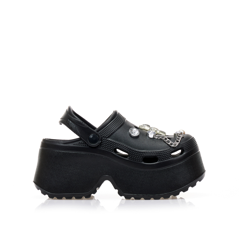 Παντόφλες σαμπό μαύρες λάστιχο με ιδιαίτερα διακοσμητικά ΜΑΥΡΟ