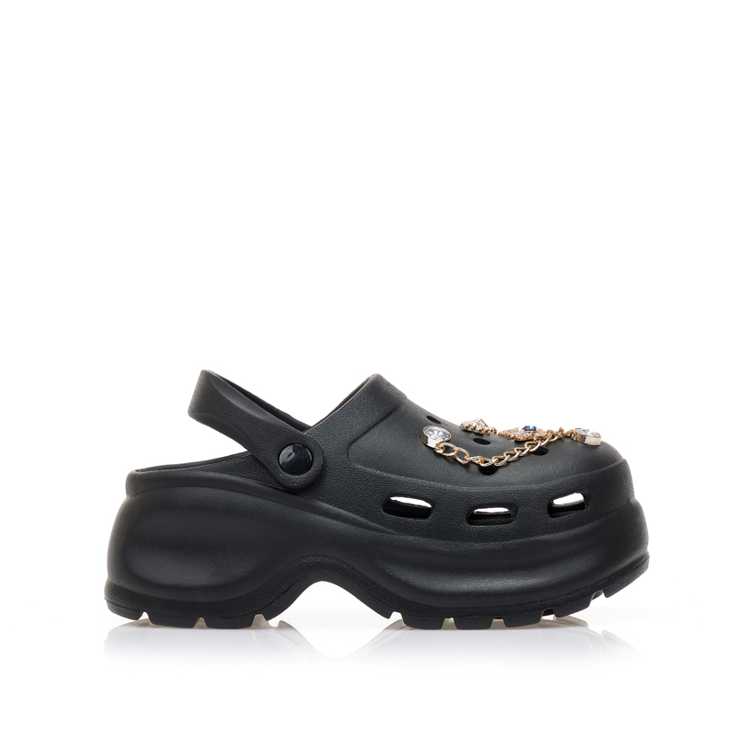 Παντόφλες σαμπό μαύρες λάστιχο με ιδιαίτερα διακοσμητικά ΜΑΥΡΟ