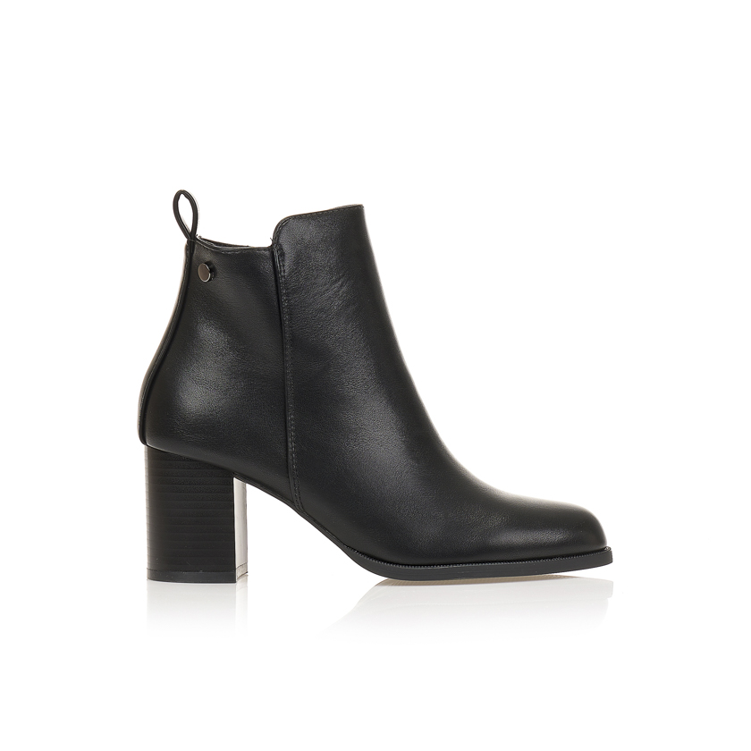 Μποτάκια μαύρα δερματίνη με διακοσμητικό κουμπί και χοντρό τακούνι ΜΑΥΡΟ