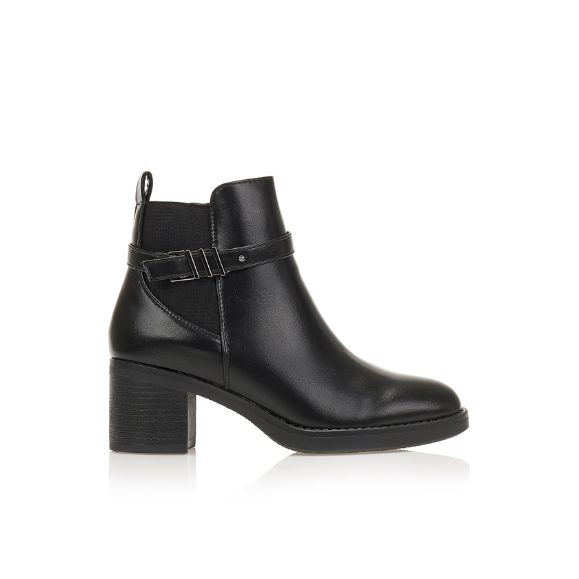 Μποτάκια μαύρα δερματίνη με διακοσμητική αγκράφα και χοντρό τακούνι ΜΑΥΡΟ