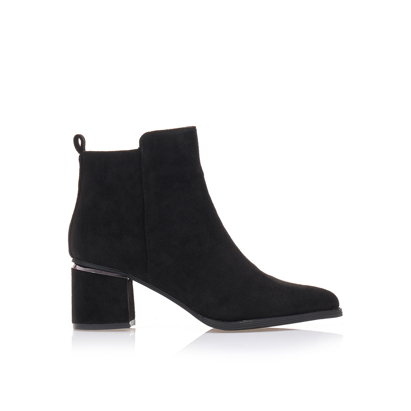 Μποτάκια μαύρα με μεταλλική λεπτομέρεια ΜΑΥΡΟ