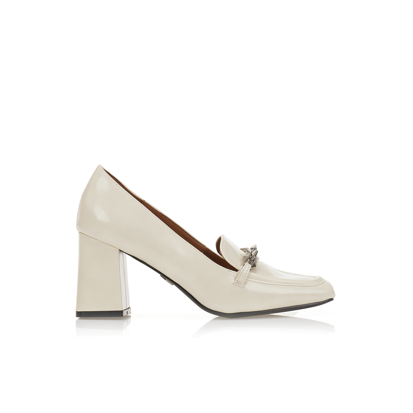 Γόβες loafers μπεζ λουστρίνι με αγκράφα ΜΠΕΖ