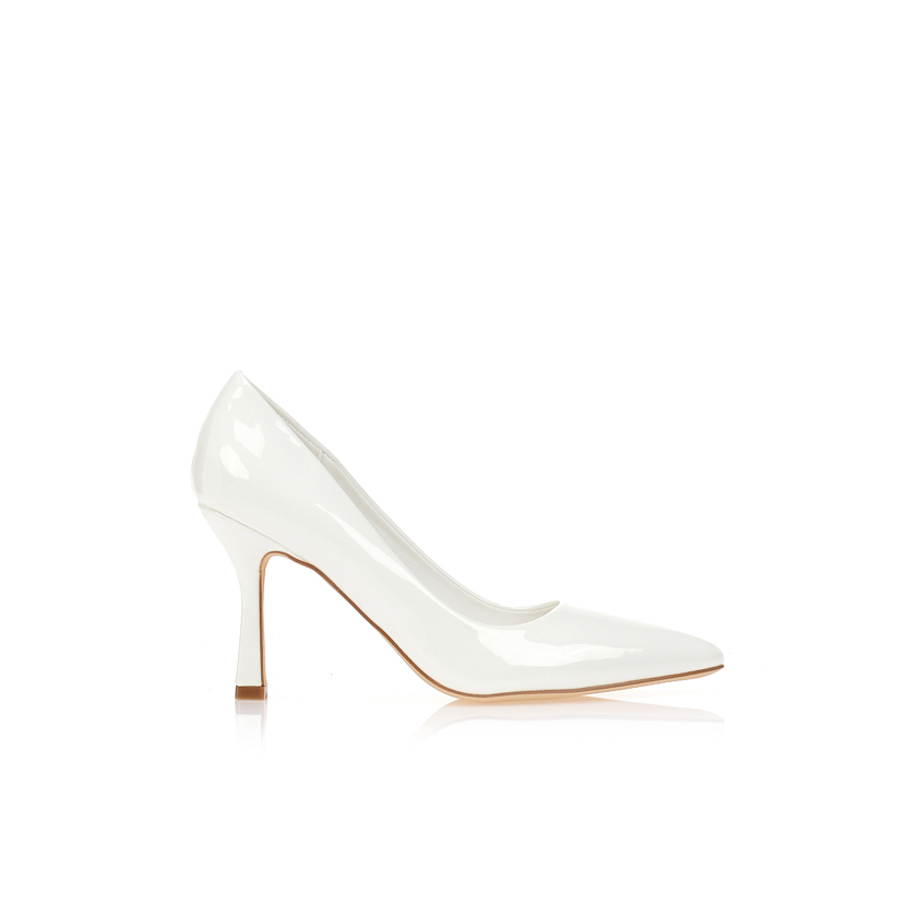 Γόβες λευκές λουστρίνι με λεπτό τακούνι ΛΕΥΚΟ