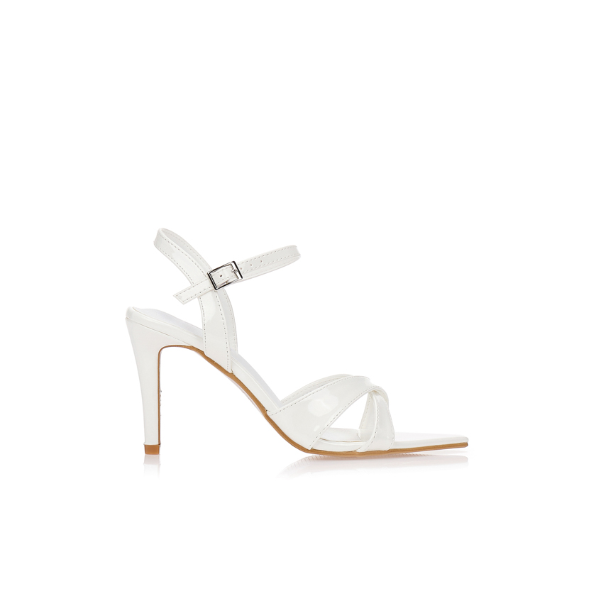 Πέδιλα λουστρίνι με χιαστί λουράκια ΛΕΥΚΟ