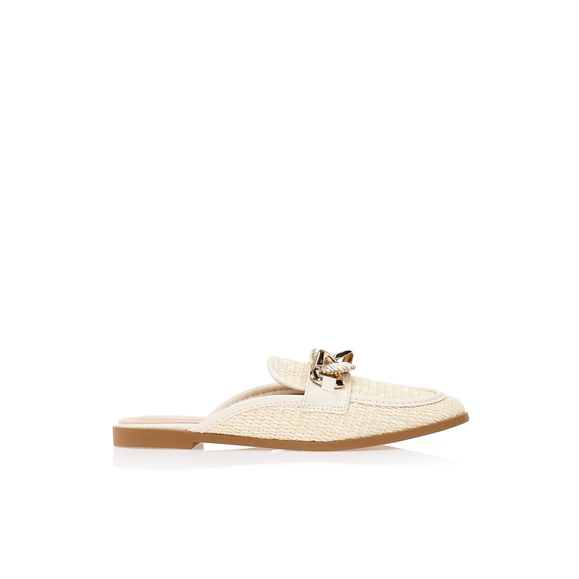 Mules λευκά ψάθινα με μεταλλική λεπτομέρεια ΜΠΕΖ