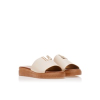 Flatforms μπεζ δερματίνη με χρυσή αγκράφα