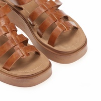 Flatforms κάμελ δερματίνη με πολλαπλά λουράκια