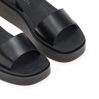 Flatforms μαύρα δερματίνη με λουράκι στον αστράγαλο