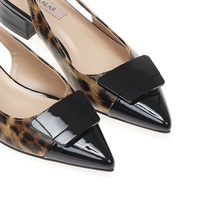 Γόβες mules animal print δερματίνη με μαύρες λεπτομέρειες και αγκράφα