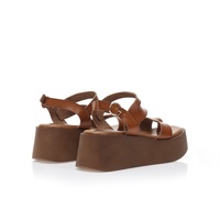 Flatforms κάμελ δερματίνη με πολλαπλά λουράκια και σχέδιο δαχτυλίδι