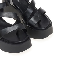 Flatforms μαύρα δερματίνη με πολλαπλά λουράκια και σχέδιο δαχτυλίδι