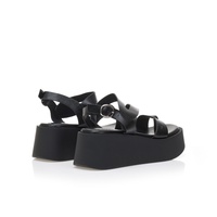 Flatforms μαύρα δερματίνη με πολλαπλά λουράκια και σχέδιο δαχτυλίδι