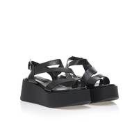 Flatforms μαύρα δερματίνη με πολλαπλά λουράκια και σχέδιο δαχτυλίδι