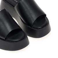 Flatforms μαύρα δερματίνη με φαρδιά φάσα