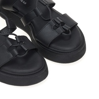 Flatforms μαύρα δερματίνη με ιδιαίτερο δέσιμο
