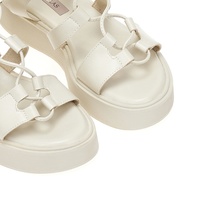 Flatforms μπεζ δερματίνη με ιδιαίτερο δέσιμο