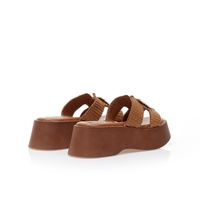 Flatforms κάμελ δερματίνη με ψάθινη φάσα και αγκράφα