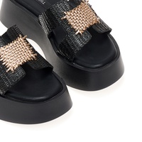 Flatforms μαύρα δερματίνη με ψάθινη φάσα και αγκράφα