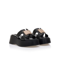 Flatforms μαύρα δερματίνη με ψάθινη φάσα και αγκράφα