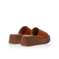 Flatforms κάμελ δερματίνη με φαρδιά φάσα