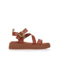 Flatforms κάμελ δερματίνη με λοξό λουράκι