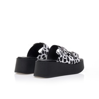 Flatforms animal print σουέτ με στρας
