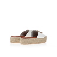Flatforms λευκά δερματίνη με διακοσμητική αγκράφα στη φάσα