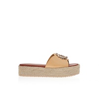 Flatforms μπεζ δερματίνη με διακοσμητική αγκράφα στη φάσα