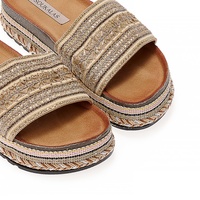 Flatforms μπεζ υφασμάτινα με διακοσμητικό κέντημα στη φάσα