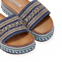 Flatforms μπλε υφασμάτινα με διακοσμητικό κέντημα στη φάσα
