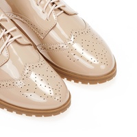 Oxfords nude λουστρίνι με κορδόνια