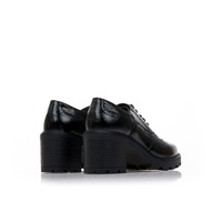 Γόβες loafers μαύρες λουστρίνι με διάτρητο σχέδιο και κορδόνια