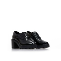 Γόβες loafers μαύρες λουστρίνι με διάτρητο σχέδιο και κορδόνια